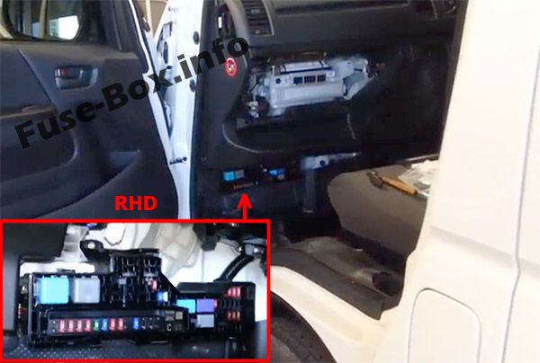Additional Fuse Box (location, RHD): Toyota HiAce (2014-2018-..)