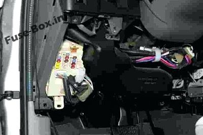 The location of the fuses in the passenger compartment: Toyota Hilux (2004-2015)