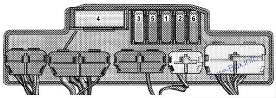 Relay Control Module: Chrysler Crossfire (2004)