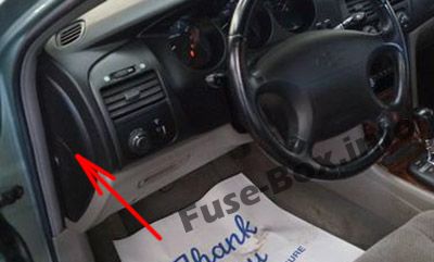 The location of the fuses in the passenger compartment: Chevrolet Epica