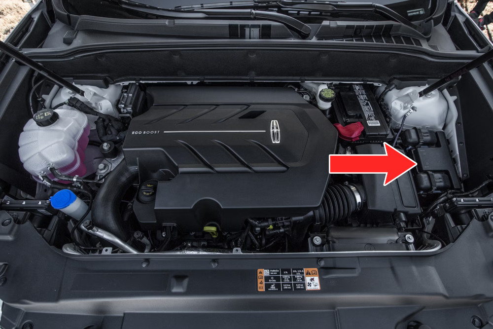 Lincoln MKX 2016-2018 Engine Compartment Top Fuse Box Location